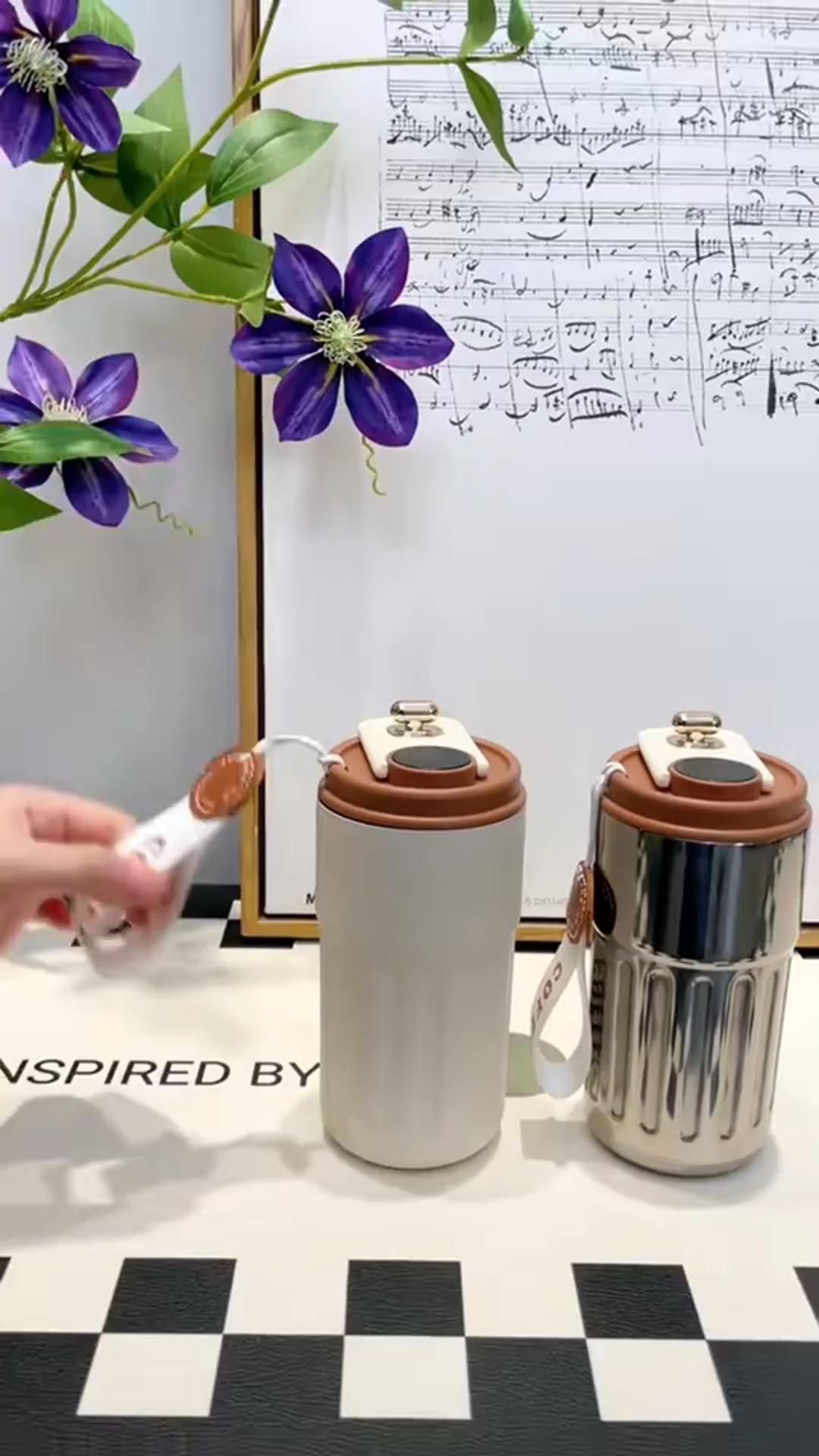 TempTell smart bottle with LED temperature display view 2