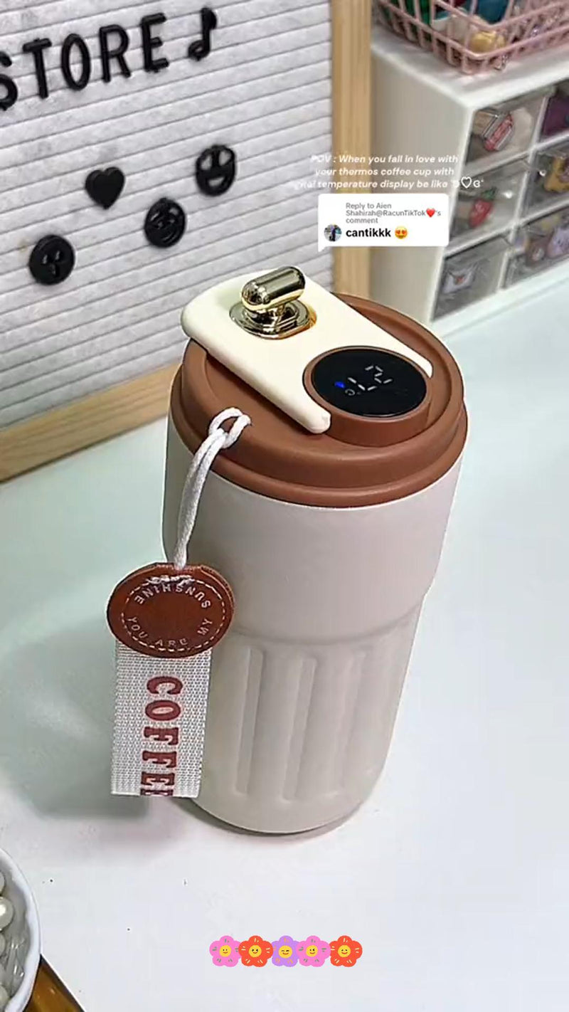 TempTell smart bottle with LED temperature display